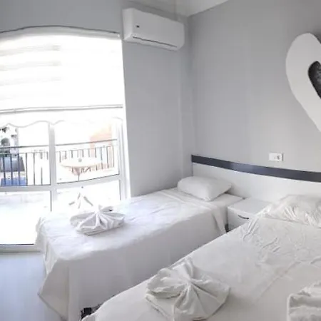 Hotel Tuana Otel *